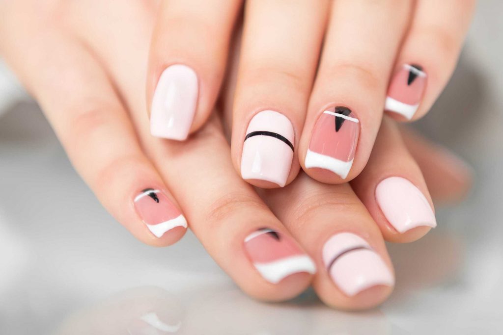 Como pintar as unhas com desenhos minimalistas